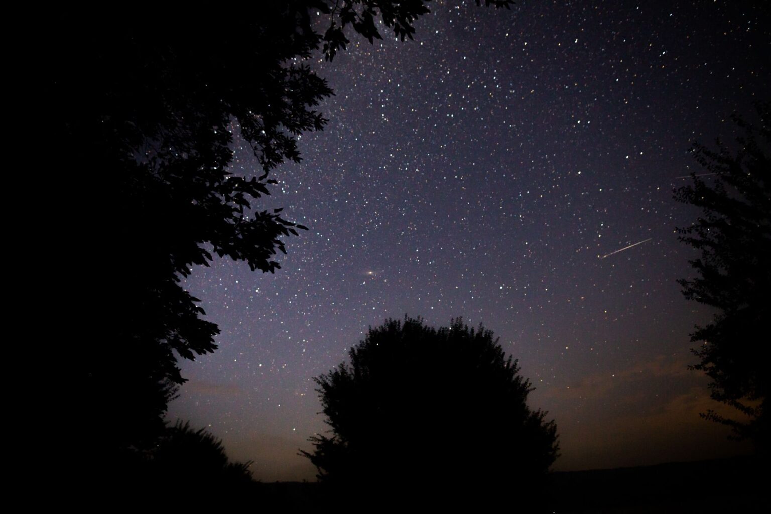 beautiful night sky, stargazing photo for how to watch the perseids meteor shower in Northumberland shooting stars